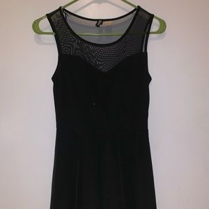 Flawless easy to wear H&M lacy dress